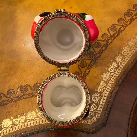 NWOT Cute Santa Claus Porcelain and Metal Hinged Trinket Box Collectible - Picture 6 of 6